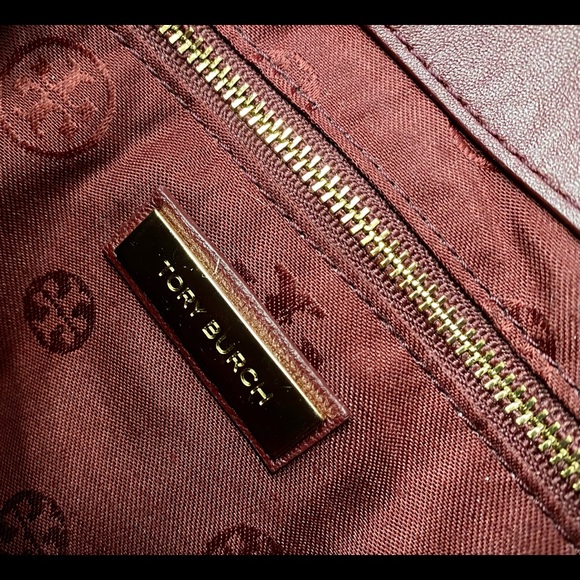 Tory Burch Fleming Convertible Shoulder Bag - Picture 4 of 8